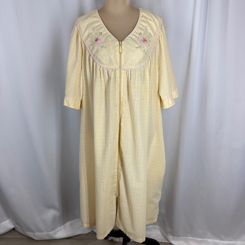 Vintage Yellow Embroidered House Dress Zip Front Lounger Nightgown Plus 2XL?